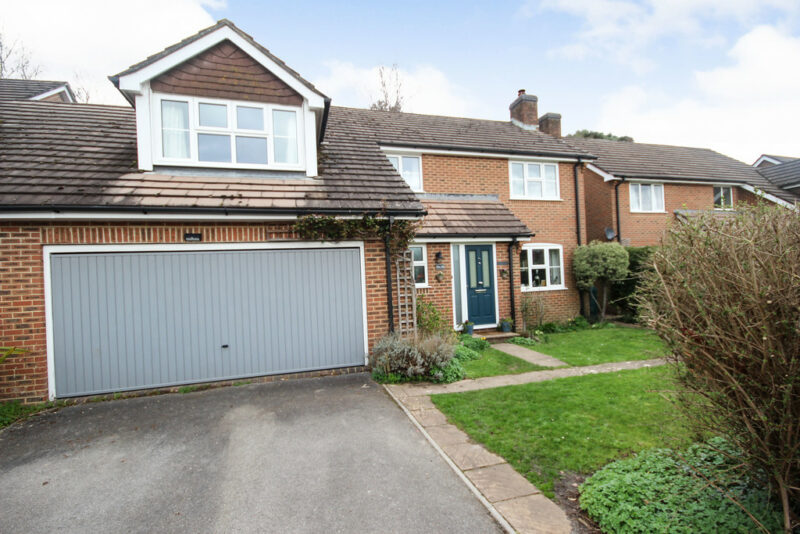 Broomfield Drive, Alderholt